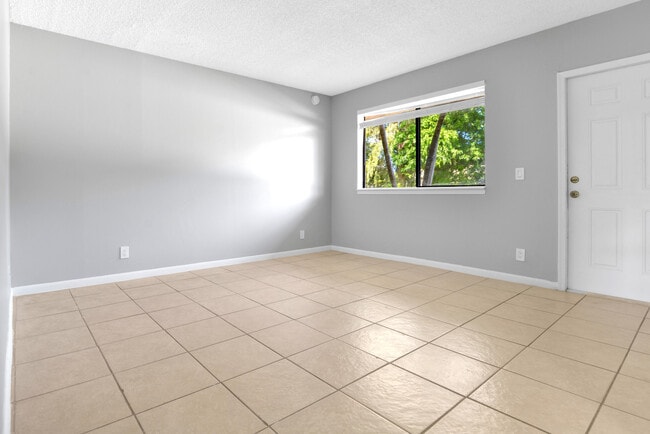 Photo - 400 Nottingham Cir Unit D