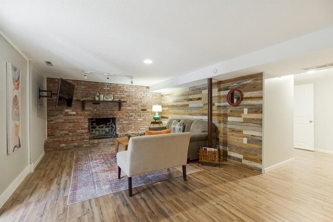 407 SW Stratford Rd
