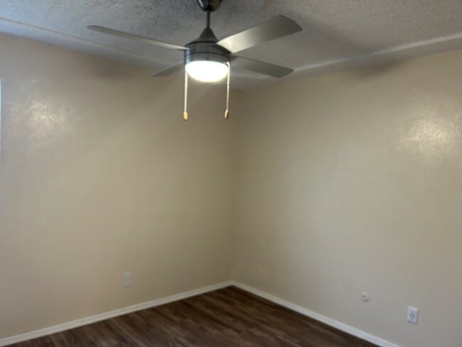 1 Bedroom large bedroom - Oakcrest Apartments