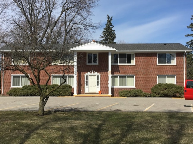Building Photo - 51623 Mound Rd Unit #C