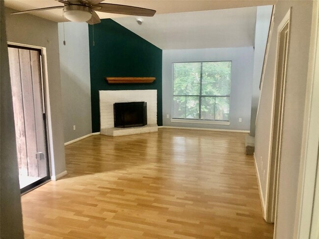 Building Photo - 3150 Walnut Bend Ln Unit 618