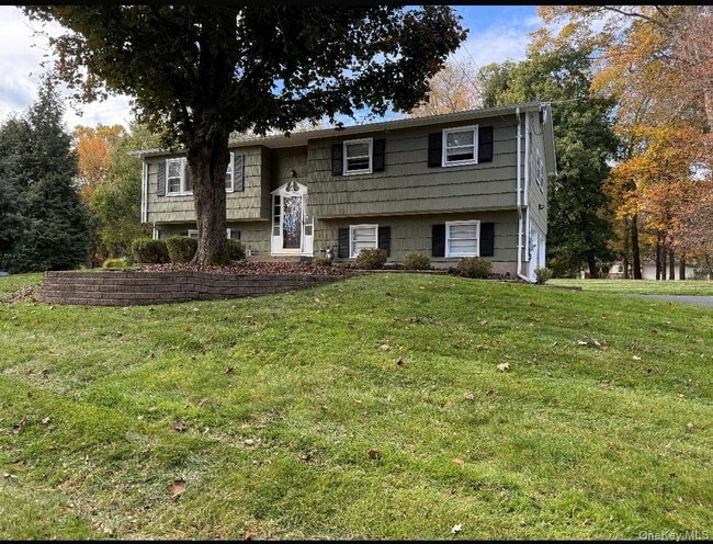 Building Photo - 7 Brentwood Dr