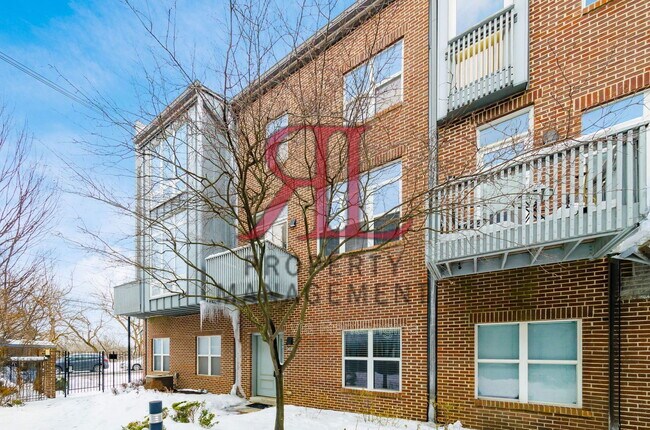 Photo - 986 S Front St