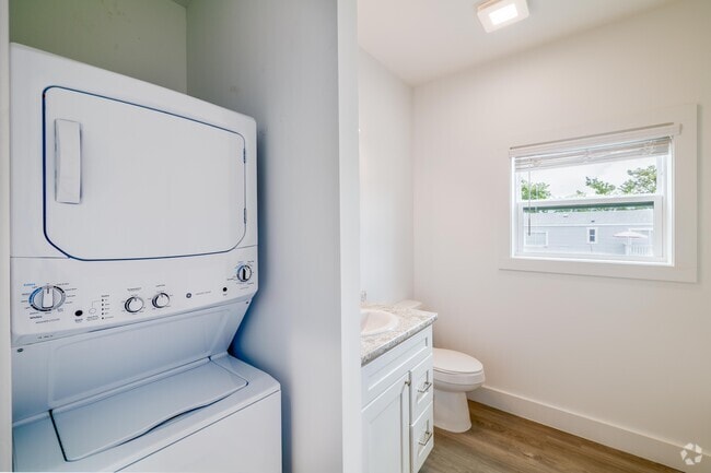 2BR, 2BA - 900SF - Laundry