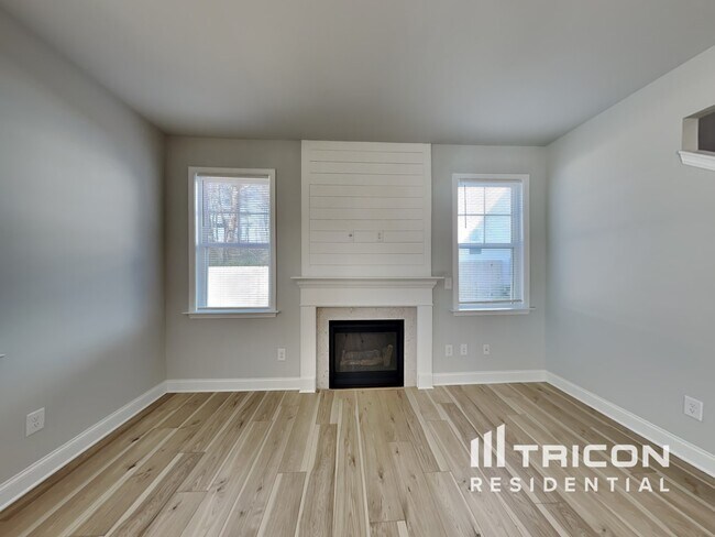 Photo - 165 Lynnridge Dr