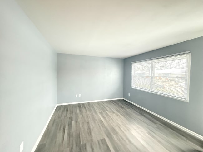 Photo - 1328 Longfellow Dr