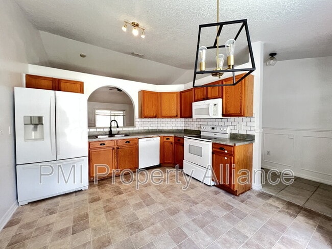 Building Photo - 16044 Worthington Blvd Rental