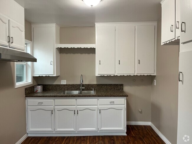 Building Photo - 9305 San Luis Ave Unit 9305 San Luis Ave  Apt. B