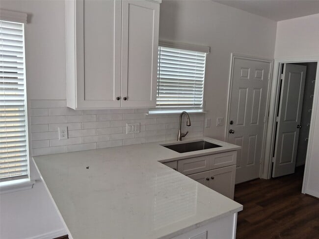 Photo - 6835 Landor St