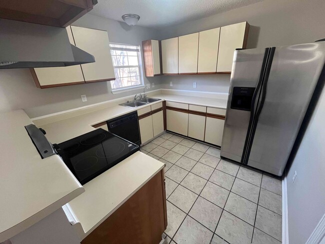 Photo - 204 Mountain Creek Dr