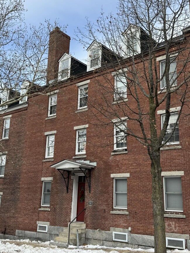 Building Photo - 105 W Merrimack St Unit 2