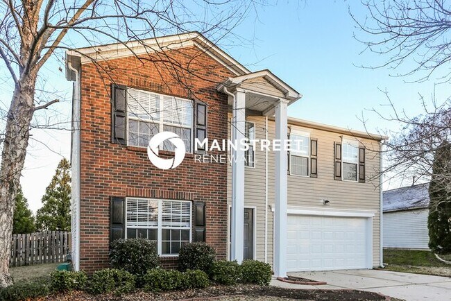Photo - 4 Bedroom Pet-Friendly Home in Charlotte, NC with Main Street Renewal