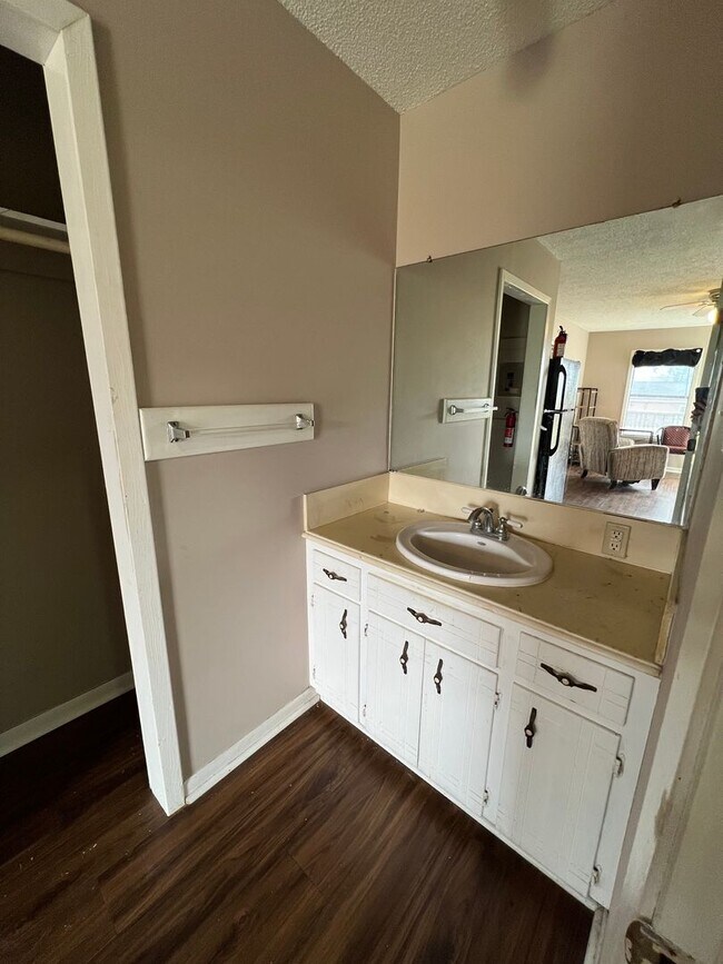 Photo - Cute Fully Furnished Efficiency Apartment Located in Sulphur