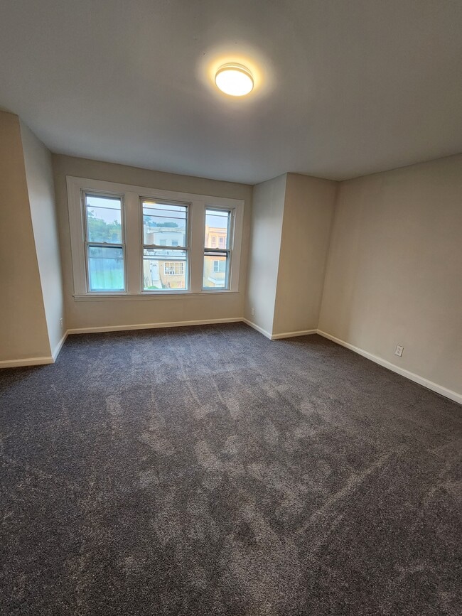 Dormitorio principal del segundo piso - 1128 S 54th St