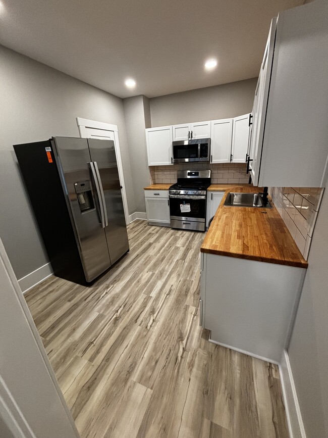 Kitchen - 915 Garden St Townhome