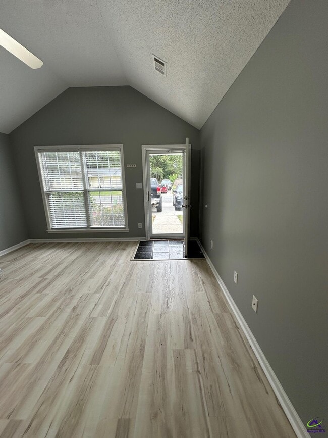 Photo - 122 Somerset Dr