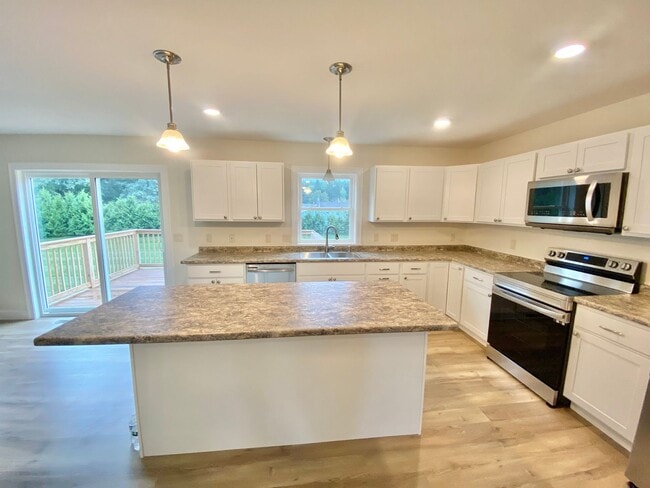 Photo - 3 Bedroom Townhouse Essex Junction VT Avai...