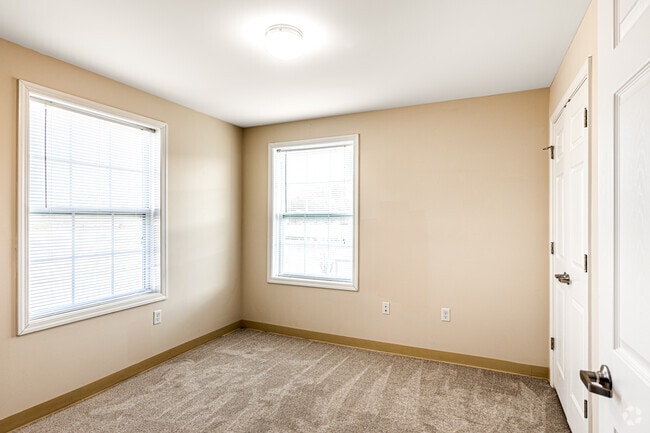 2BR, 1.5BA - 850SF
