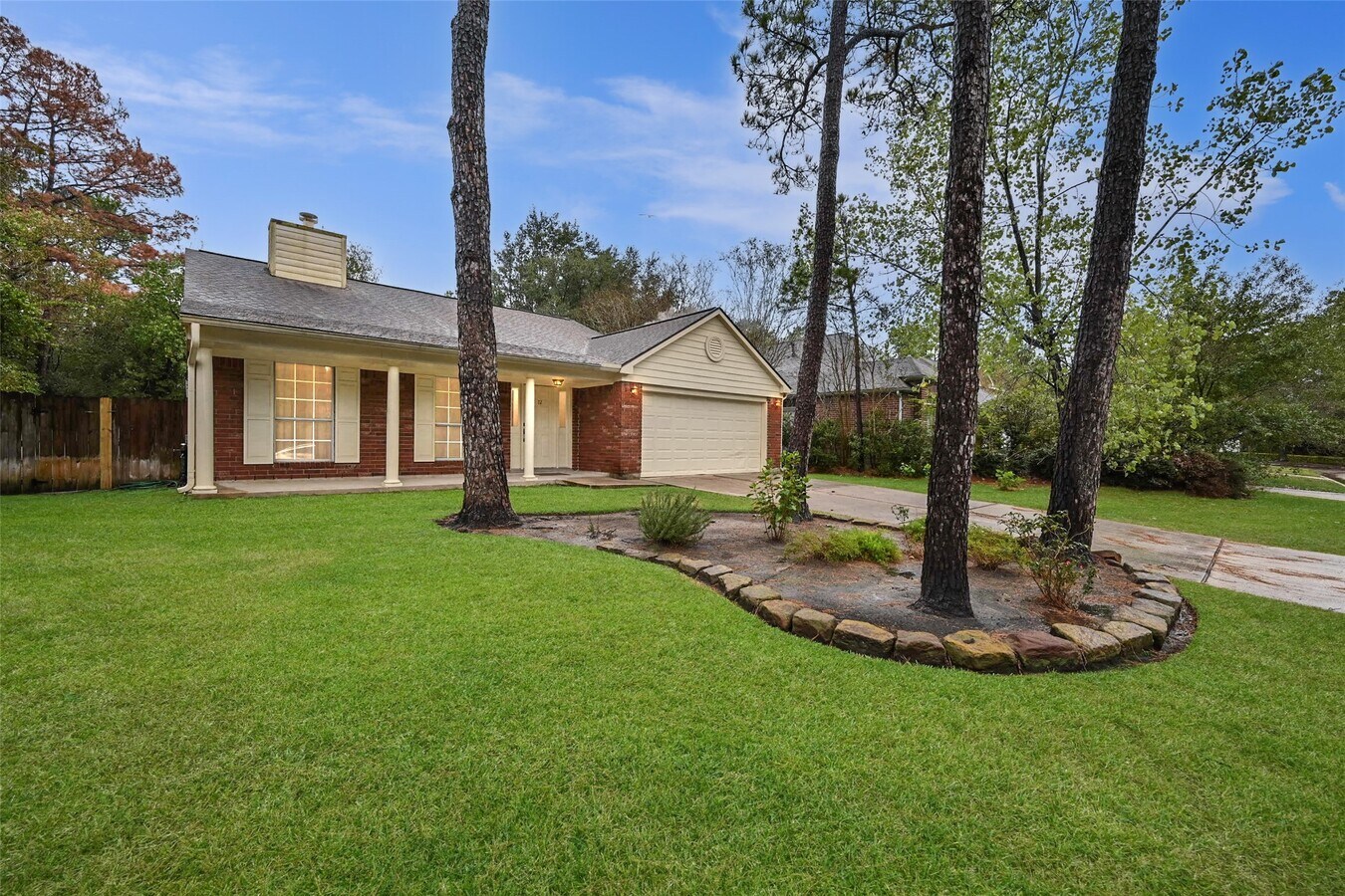 Photo - 72 Laughing Brook Ct