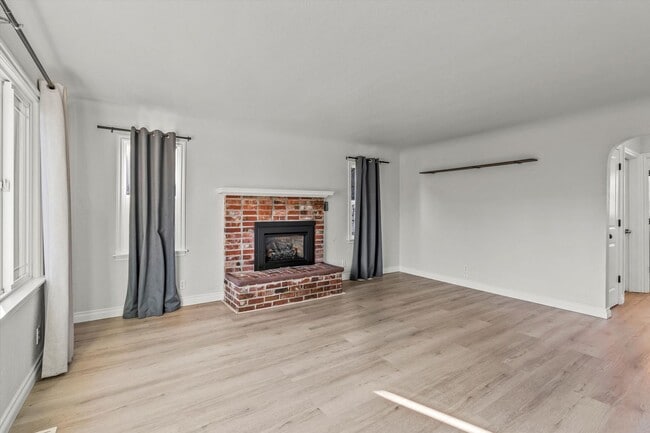 Photo - Well-Maintained Tacoma Brick home in Convenient Location