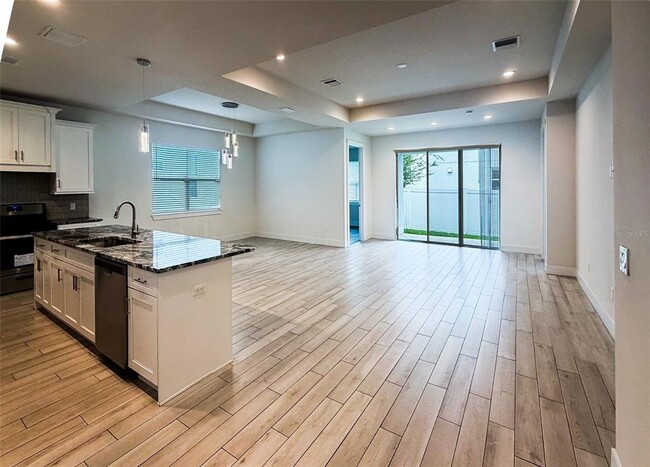 Photo - 2065 Paragon Cir W