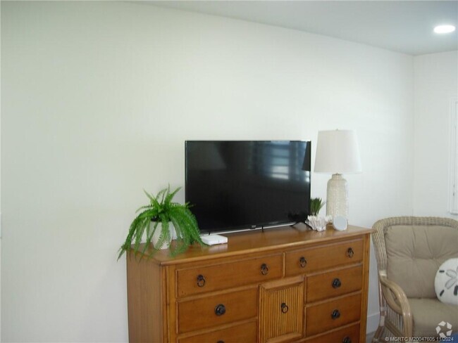 Building Photo - 7430 S Ocean Dr Unit 417 Rental
