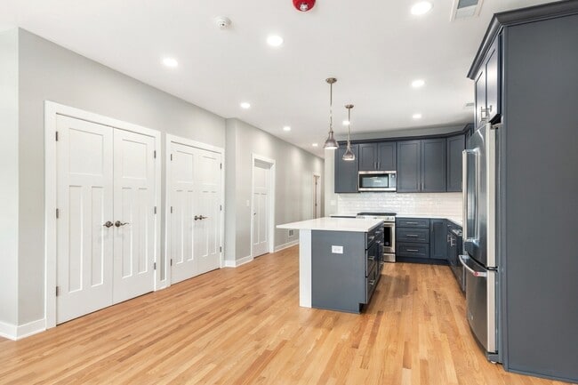 20 W Jefferson Ave