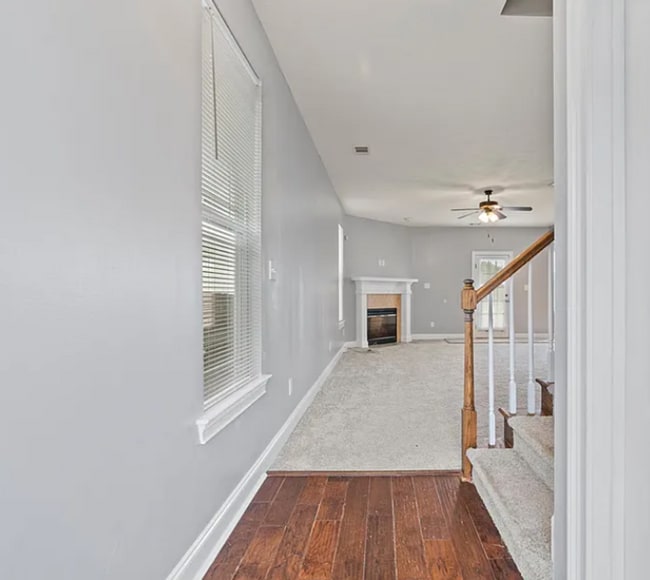 Photo - 632 Dunrobin Ln
