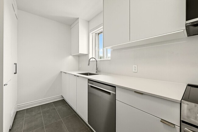 Photo - 4585 Av. Dupuis Unit 9