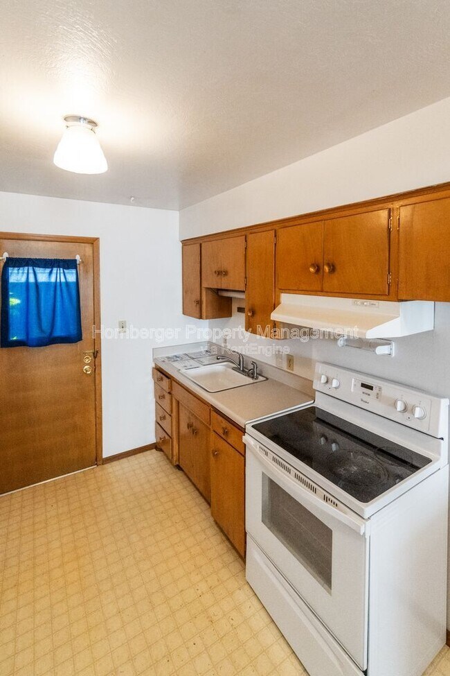 Photo - 807 W Alice Ave