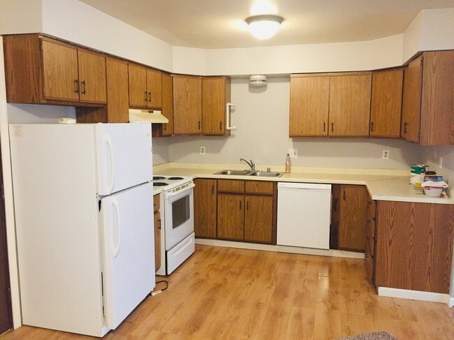 Building Photo - 329 Green Meadow Dr