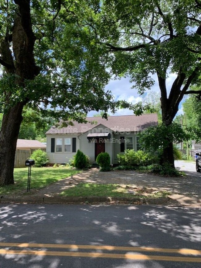 Photo - 235 Edgewood Dr