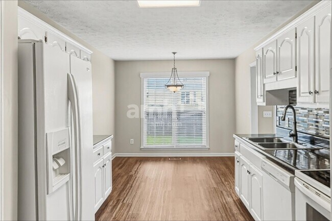 Photo - 201 Fox Hunt Ln