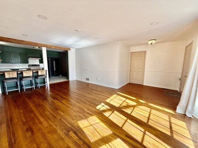 Photo - 1100 W Grand Ave