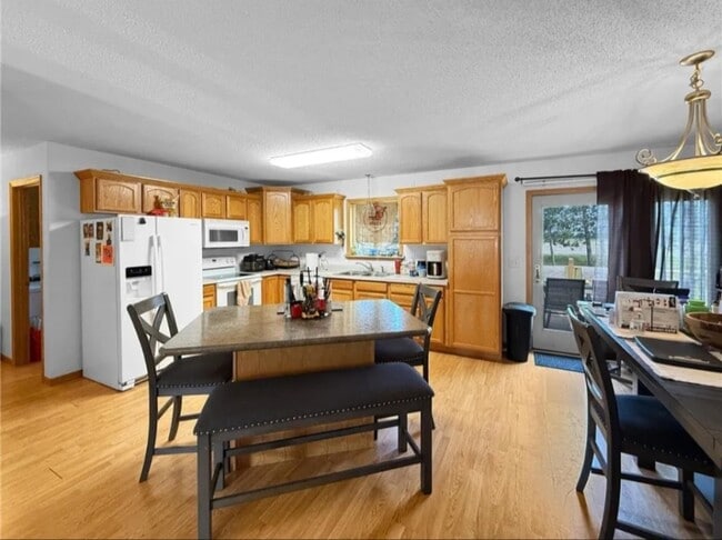 Huge open kitchen with dishwasher - 1012 Patricia Ln NW Unit A