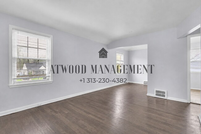Photo - 14118-20 Evergreen Rd Unit 14120 Evergreen - Upper