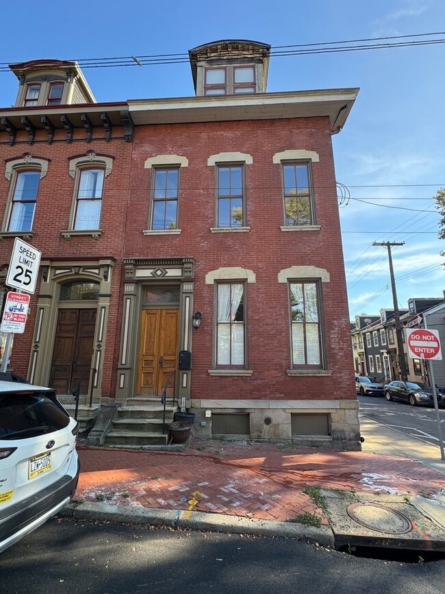 Building Photo - 1339 W North Ave Unit 2