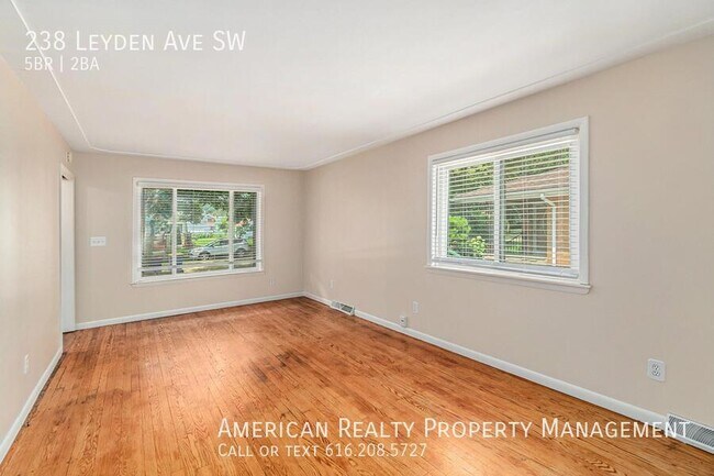Photo - 238 Leyden Ave SW