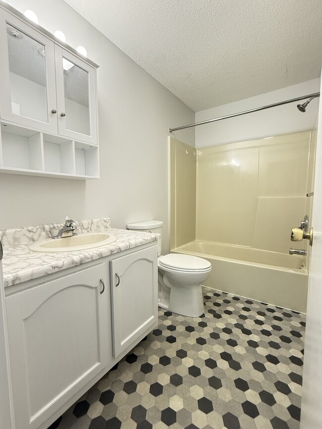 Photo - 130 Endicott St N Unit 319