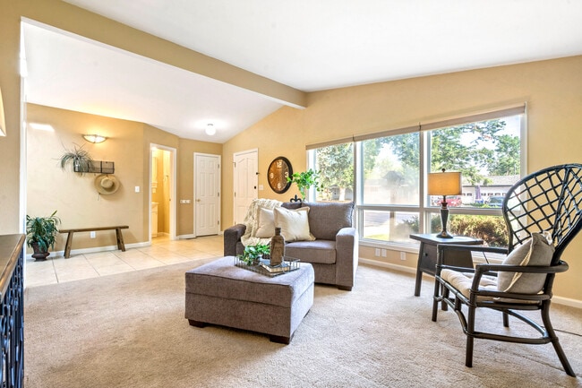 Photo - 1204 W 10th St