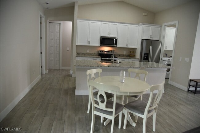 Building Photo - 4666 Villa Capri Ln