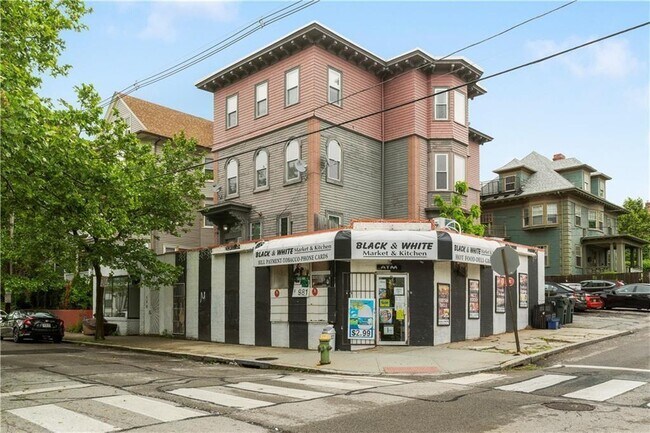 Building Photo - 130 Cypress St Unit R3