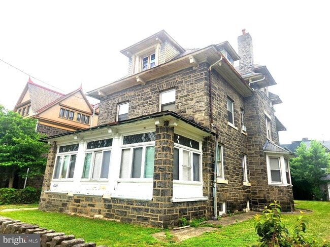 Building Photo - 5029 Penn St Unit F