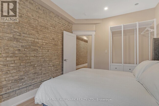 Photo - 216 Seaton St