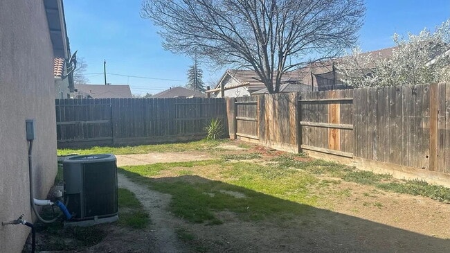 Photo - 2138 Solis St