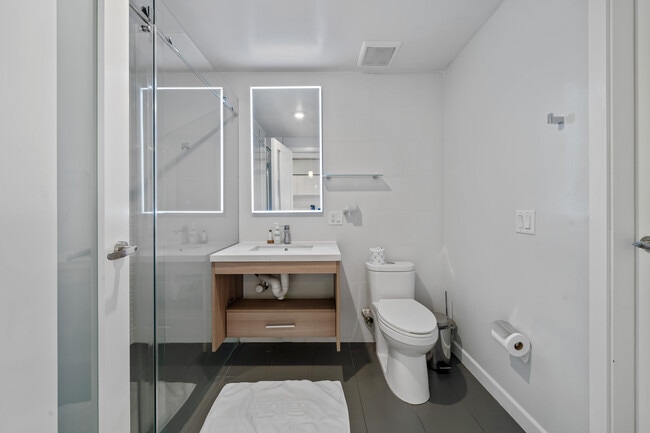 ¡Totalmente amueblado! - Maia Avira at Glendale