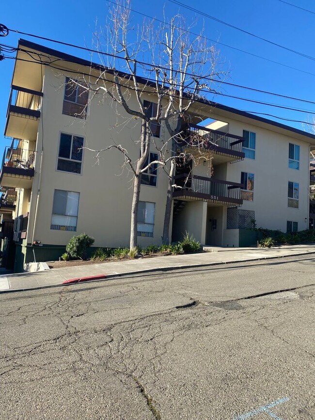 Photo - Nice Cozy 1 Bedroom Condo !!! 1 MONTHS REN... Unit 105