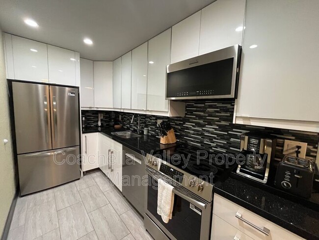 Photo - 2821 Los Felices Cir W