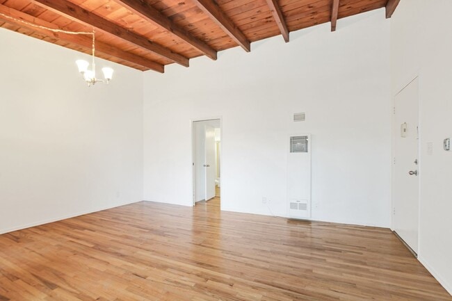 Photo - 978 S Barrington Ave Unidad 04