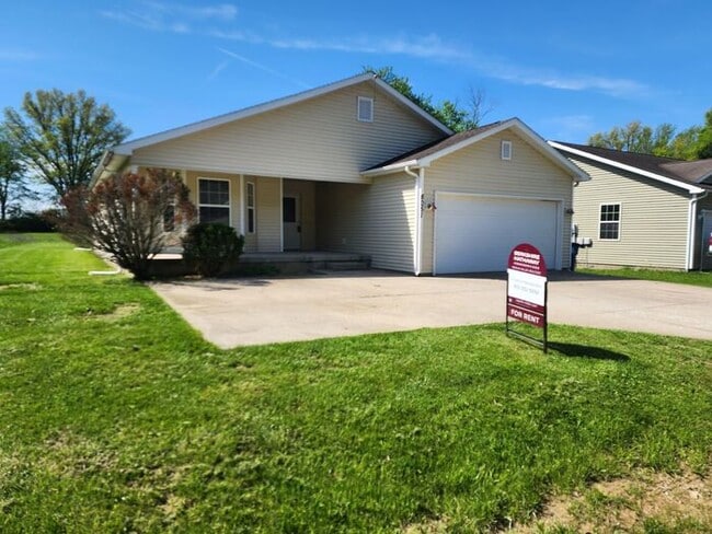 Building Photo - 50% Off The Security Deposit for Qualified Applicants On This Large 5 Bedroom, 2 Bathroom Eastsid...